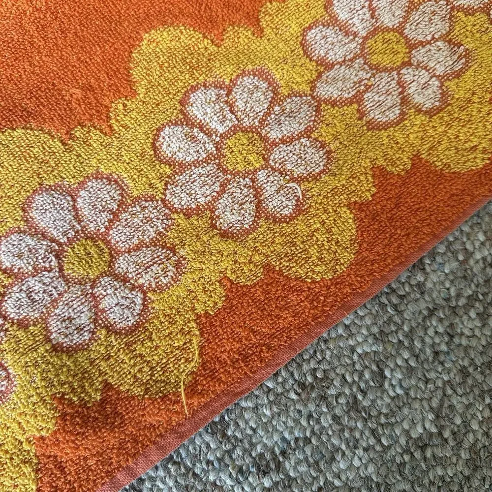 Vintage 70s Terry Treasure California Mod Floral Orange daisy beach bath towel